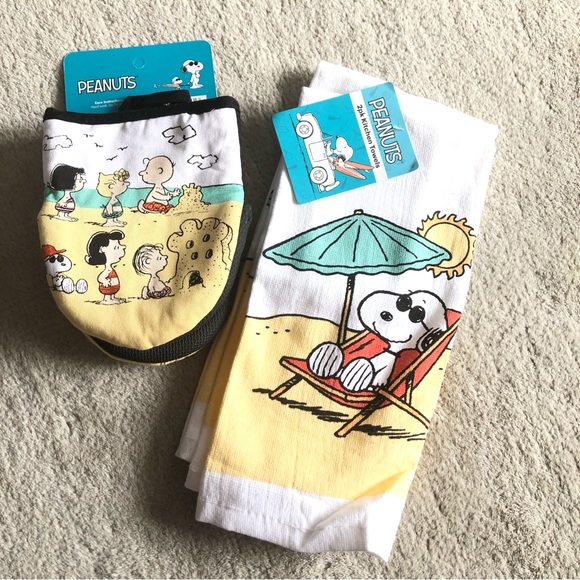Peanuts Kitchen Peanuts Tea Towel And Oven Mitts Poshmark